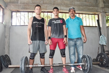 Pesistas criollos viajan optimistas hacia el Mundial 