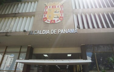 Distrito de Panamá: las calcomanías y placas de octubre podrán ser retiradas desde la próxima semana 