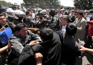 Condenan a 12 años de prisión a seis policías ecuatorianos por intento de magnicidio
