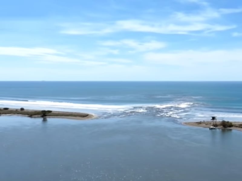 La fuerza del mar dividió Isla Cañas, así luce ahora