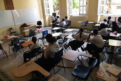 Meduca lanza llamado a graduandos: tienen hasta el 2 de junio para regresar a clases