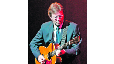 Subastan guitarra de Eric Clapton en 45 mil dólares