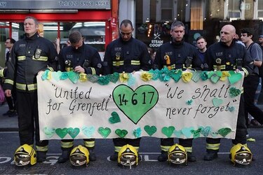 Recuerdan a víctimas de la Torre Grenfell en primer aniversario del incendio