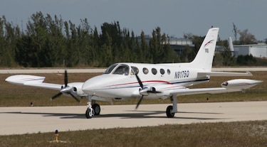 Cuatro muertos al caer avioneta en Florida