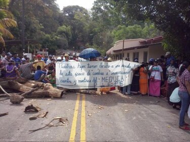 Padres de familia y docentes protestan en la comarca Ngäbe Buglé