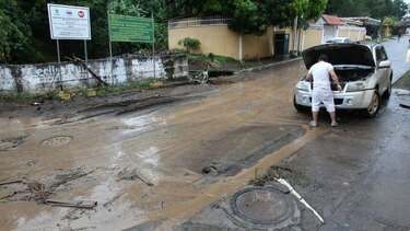 Suspenden búsqueda de menor que fue arrastrado por el río en medio de fuerte lluvia
