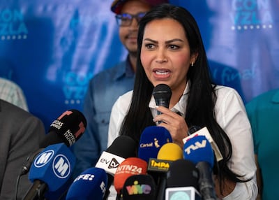 Oposición venezolana condena que se le haya impedido viajar a expresidentes para comicios
