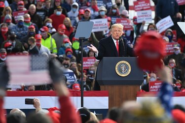 El caos por la Covid-19 aumenta alrededor de Trump, a nueve días de las elecciones
