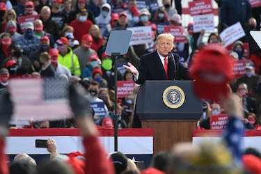 El caos por la Covid-19 aumenta alrededor de Trump, a nueve días de las elecciones