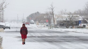 Ola de frío obliga a cancelar más de 700 vuelos en Texas