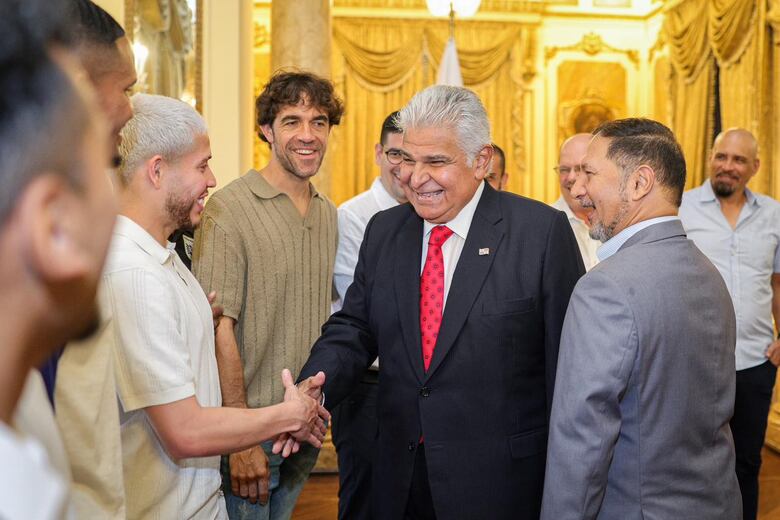 Presidente Mulino recibe a la selección de Panamá en el Palacio de las Garzas