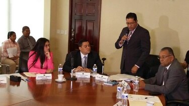 Diputados aplazan una vez más decisión sobre denuncias contra Ayú Prado