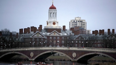 Inician juicio a Harvard por supuesta discriminación contra asiáticos