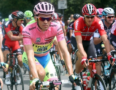 Greipel impone su fuerza; Contador cae pero sigue de líder