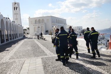 La tierra sigue temblando en Santorini, que registra su mayor terremoto de los últimos días