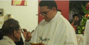 Presuntos pandilleros asesinan a sacerdote en El Salvador