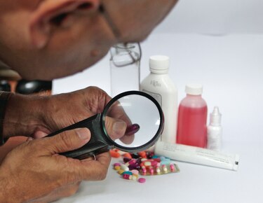 Antibióticos y potenciadores sexuales falsos en internet