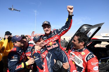 Carlos Sainz, rey por tercera ocasión del rally Dakar a sus 57 años