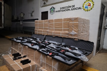 Decomiso de un lote de 500 fusiles en el Aeropuerto de Tocumen dispara las alarmas de las autoridades