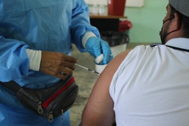 Comienzan operaciones los centros para vacunar a pacientes crónicos contra la Covid-19