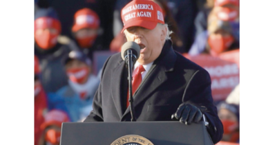 Trump desestima encuestas y Biden dice que es la hora