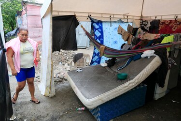 ‘Esto se demora’: la desesperanza se apodera de damnificados por inundaciones en Colombia