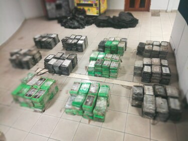 Incautan 402 paquetes de droga en Colón