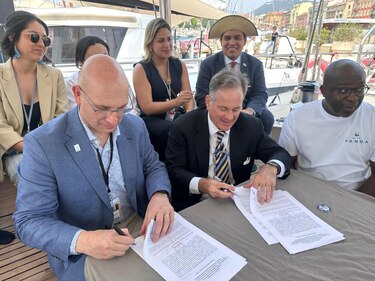 Panamá firma acuerdo internacional para monitorear sus océanos y evitar la pesca ilegal