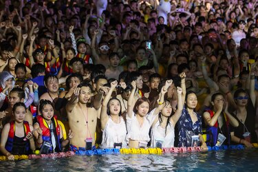 Polémica macrofiesta tecno en Wuhan, donde empezó la pandemia