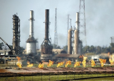 OPEP+ se acerca a compromiso para  grandes recortes