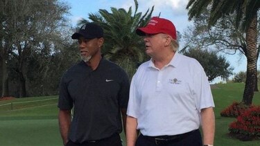 Tiger Woods juega al golf con Donald Trump