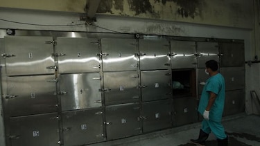 Morgue judicial, repleta de cadáveres a falta de terrenos para enterrarlos