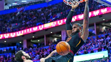 LeBron y Harden dan cátedra en la NBA