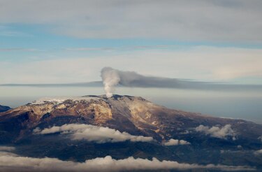 Geólogos detectan aumento de actividad sísmica en el volcán Nevado del Ruiz