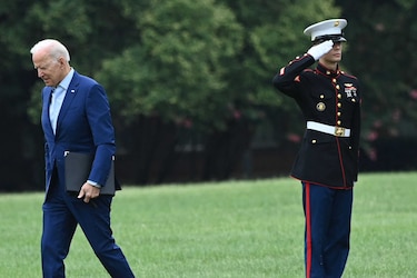 Biden admite que Afganistán cayó más rápido de lo esperado ante los talibanes