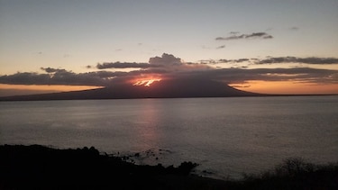 Erupciona el volcán La Cumbre ubicado en las Galápagos de Ecuador