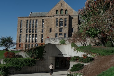 Una denuncia dio nombre al acoso sexual en Cornell; 50 años después, otra vuelve a sacudirlo