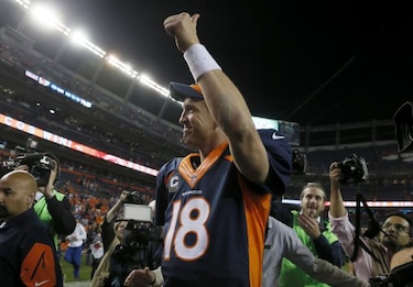 Peyton Manning celebra nueva marca de la NFL