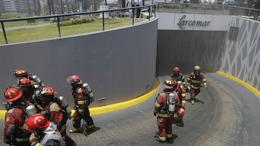 Al menos cuatro personas mueren en incendio en centro comercial de Perú