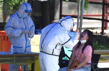 Detectan 27 nuevos casos de coronavirus en Pekín; cierran un mercado y siete barrios