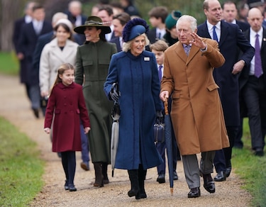 Carlos III rinde tributo a la fe de Isabel II y a quienes ayudan a los demás
