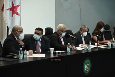 Diputados aprueban en primer debate proyecto de ley que establece la reducción de los salarios a altos funcionarios