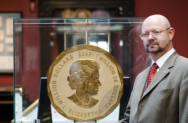 Delincuentes roban la moneda de oro más cara del mundo; pesa 100 kilos y vale 4.5 millones de dólares