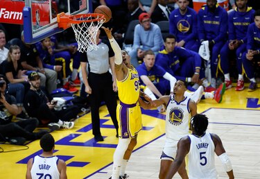 Los Lakers, sin LeBron, ganan su primer partido de pretemporada