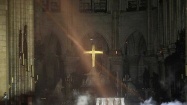Francia refuerza los puntos vulnerables de Notre Dame