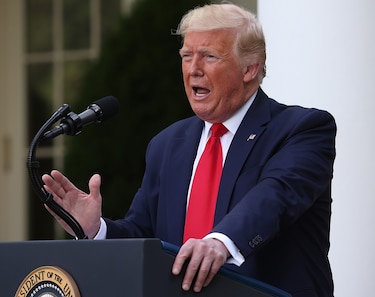 Donald Trump amenaza con ‘cerrar’ redes sociales tras cuestionamiento de sus tuits