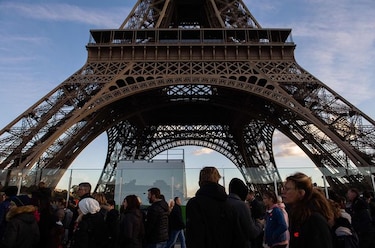Torre Eiffel y otros sitios turísticos cerrarán el 8 de diciembre por temor a los disturbios