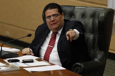 Contratación directa de desayuno bufé para diputados el 1 de julio