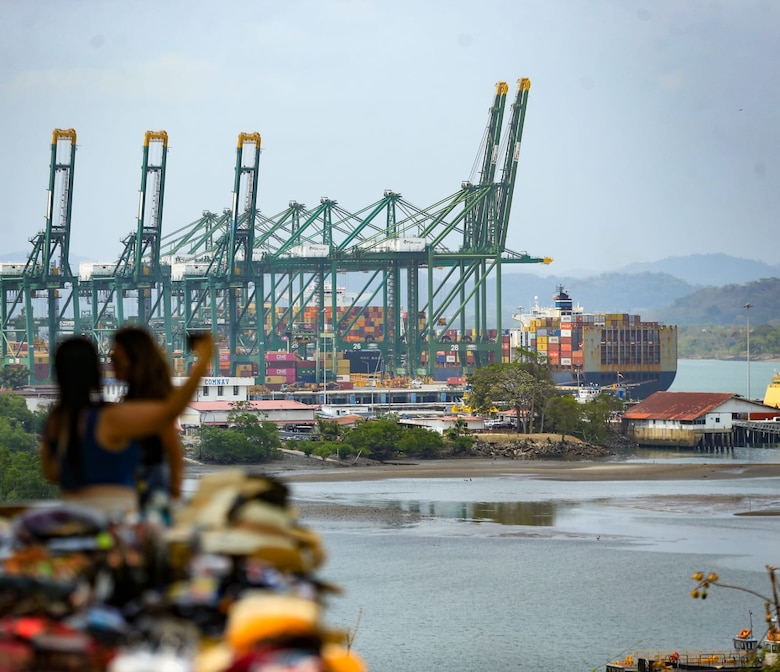 Presidente Mulino califica de ‘imperdonable’ la demolición del monumento chino y anuncia que será reconstruido