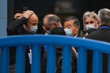Expertos de la OMS visitan mercado de Wuhan donde hubo el primer brote del nuevo coronavirus